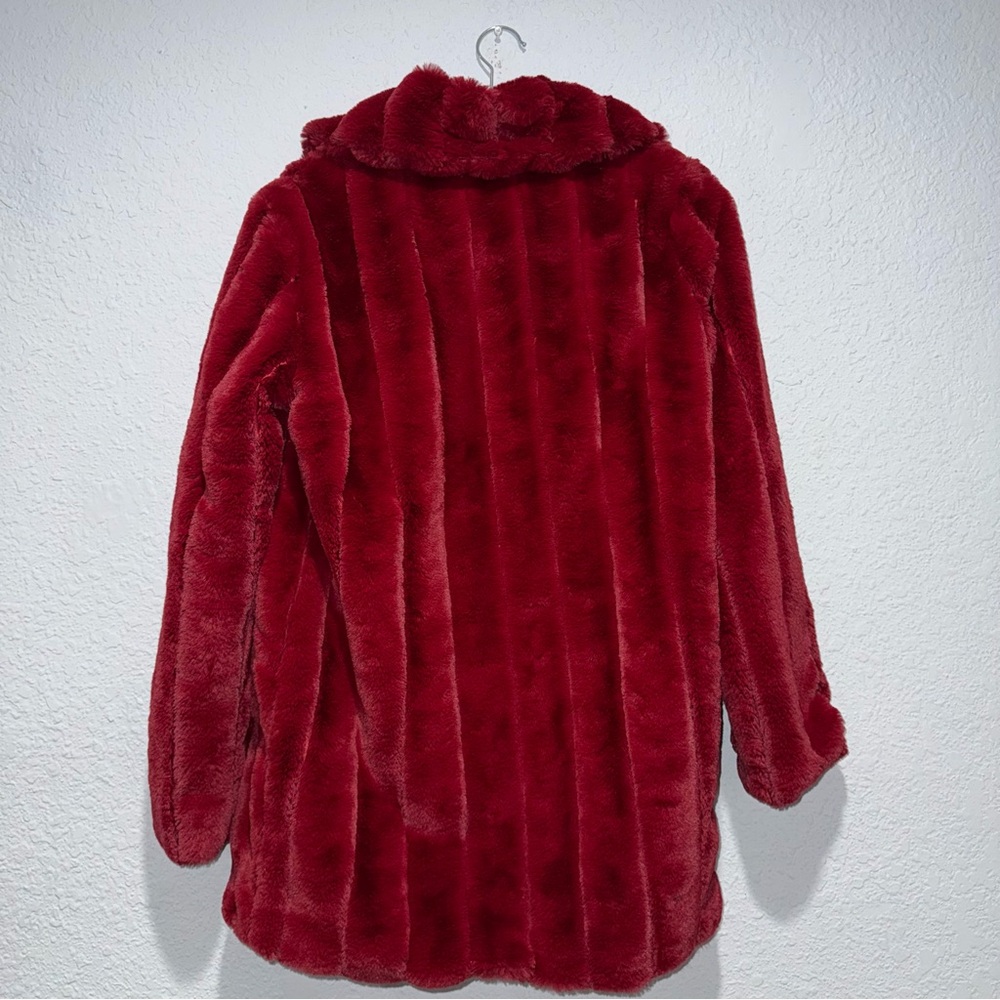 MINKPINK Kimora Dark Red Faux Fur Coat Jacket S Cozy
Glam Old Money Regencycore - Picture 5 of 5